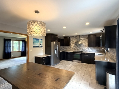 For Sale 3 Bed, 3 bath Home With Large Backyard Move-in Ready! - image 6