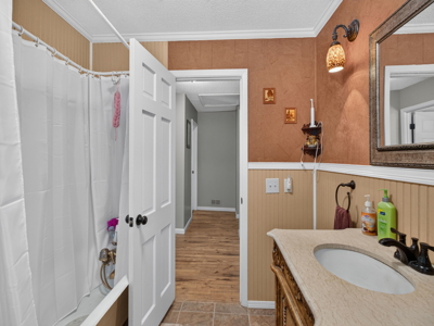 Spacious Home with Guest House on 10 Acres With a Pond - image 27