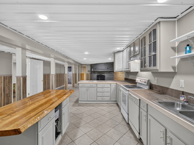 Spacious Home with Guest House on 10 Acres With a Pond - image 32