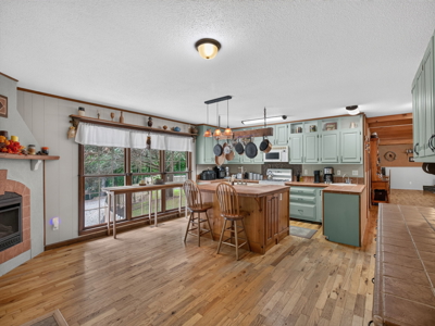 Spacious Home with Guest House on 10 Acres With a Pond - image 14