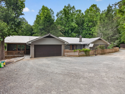 Spacious Home with Guest House on 10 Acres With a Pond - image 2