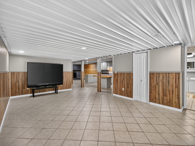 Spacious Home with Guest House on 10 Acres With a Pond - image 30