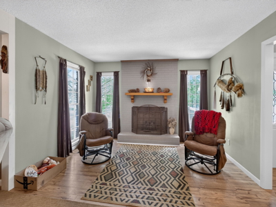 Spacious Home with Guest House on 10 Acres With a Pond - image 19