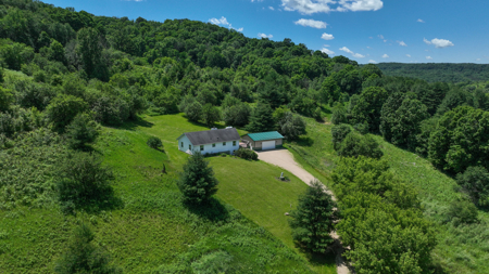 Scenic Country Home & Trophy Whitetail Retreat Near Wildcat Mount - image 1