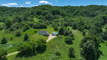 Scenic Country Home & Trophy Whitetail Retreat Near Wildcat Mount - image 2