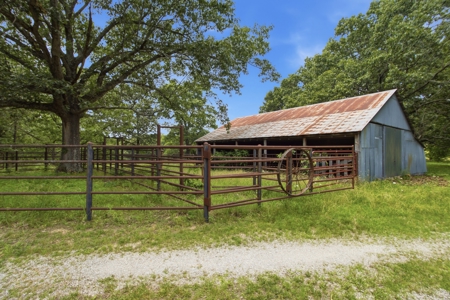 Spectacular 202 Acre Cattle and Horse Farm w/ Custom Rustic Home - image 36