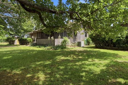 Spectacular 202 Acre Cattle and Horse Farm w/ Custom Rustic Home - image 4