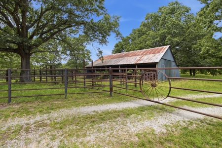 Spectacular 202 Acre Cattle and Horse Farm w/ Custom Rustic Home - image 9