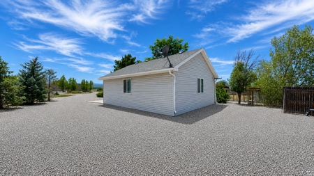 One-Level Ranch Home on 1+ Acres - image 8