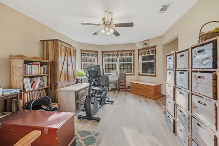 East Texas Country Home with Acreage & Workshop in Atlanta TX - image 9
