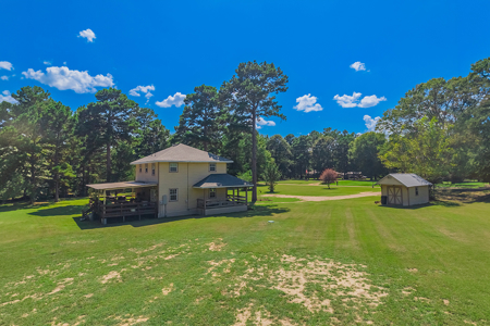 East Texas Country Home with Acreage & Workshop in Atlanta TX - image 15