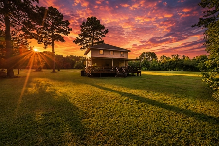 East Texas Country Home with Acreage & Workshop in Atlanta TX - image 2