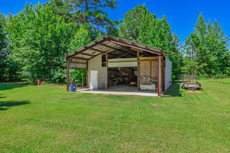 East Texas Country Home with Acreage & Workshop in Atlanta TX - image 3