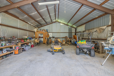 East Texas Country Home with Acreage & Workshop in Atlanta TX - image 4