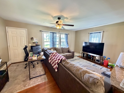 Charming 2BD Cottage With Hardwood Floors For Sale in Salem, MO - image 5