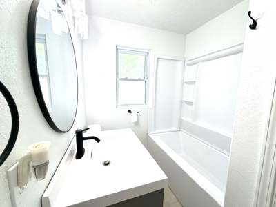 Updated 2BD Home With Hardwood Floors For Sale in Salem, MO - image 16