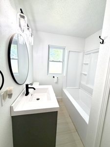 Updated 2BD Home With Hardwood Floors For Sale in Salem, MO - image 17