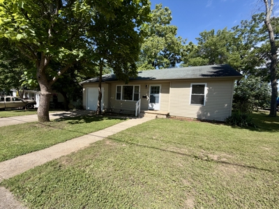 Updated 2BD Home With Hardwood Floors For Sale in Salem, MO - image 2
