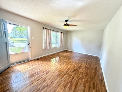 Updated 2BD Home With Hardwood Floors For Sale in Salem, MO - image 4