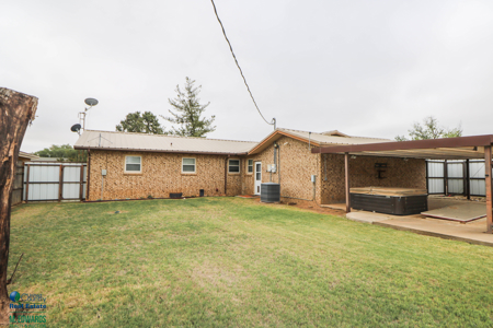 PRICED TO SELL IN EARTH TX 3/2/1 With HUGE Backyard! - image 12