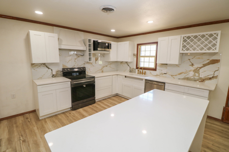 New Listing in SUDAN, TX 3/2/1 w/a SHOP! - image 2