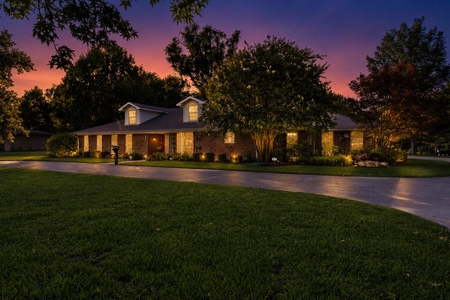 Ultimate Family Home on 2+ Acres Winnsboro Wood County East Texas - image 1