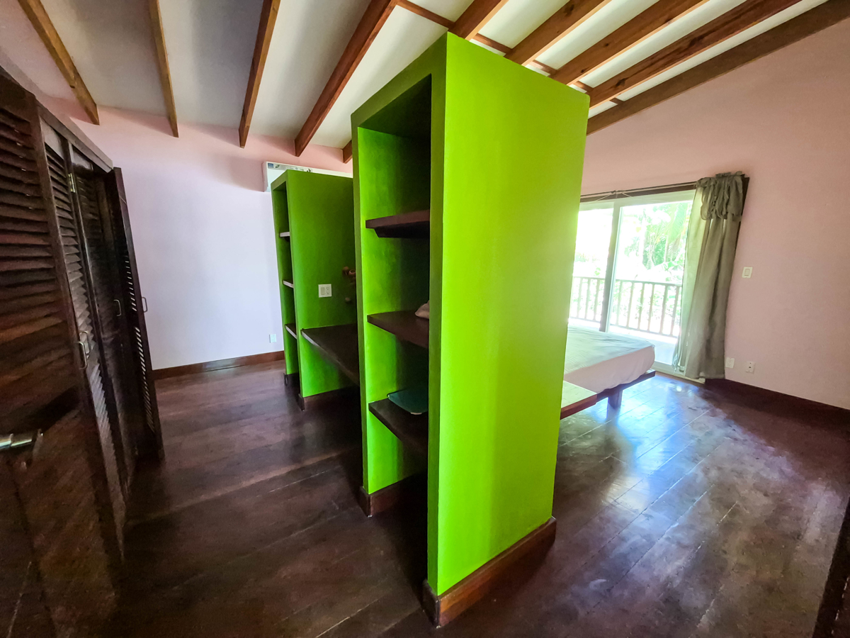 Titled Beachfront Home — Isla Carenero - 27