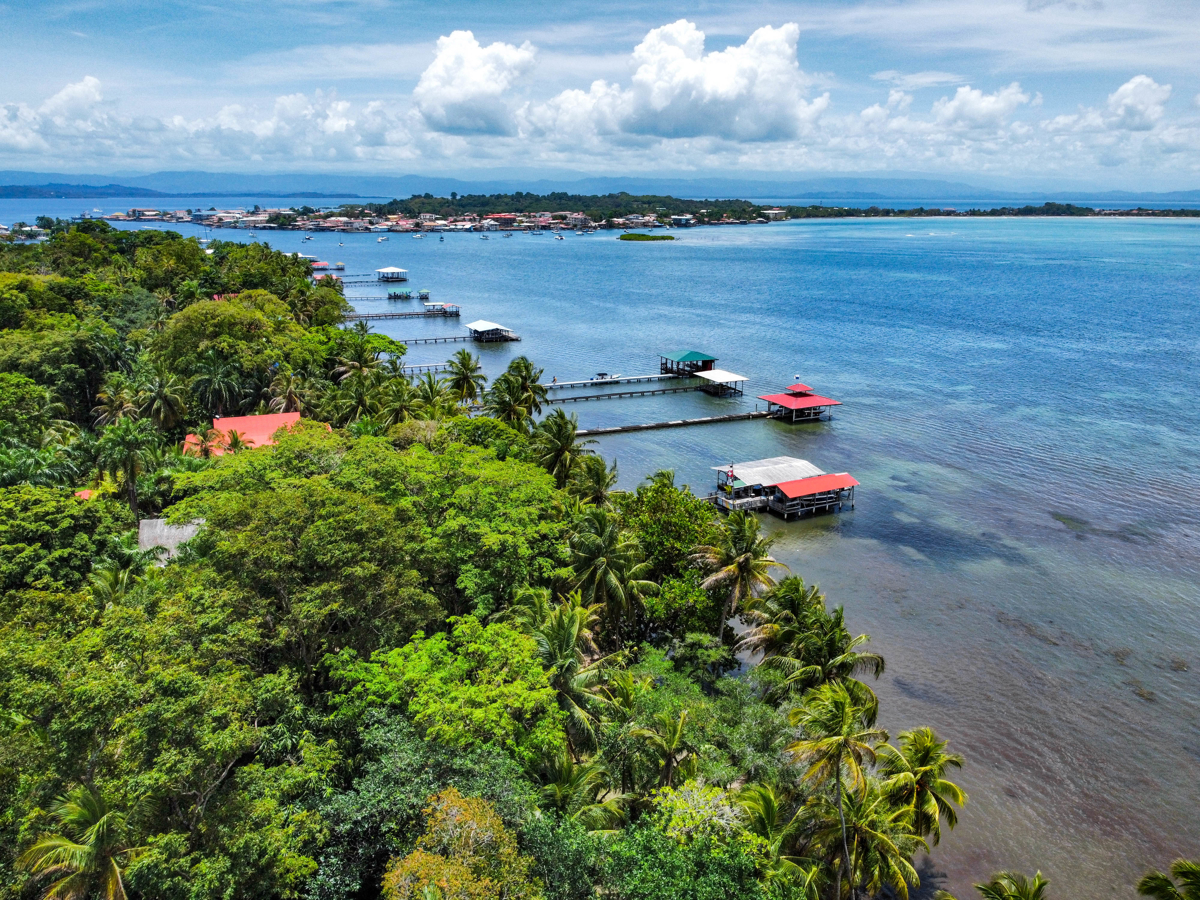 Titled Beachfront Home — Isla Carenero - 4