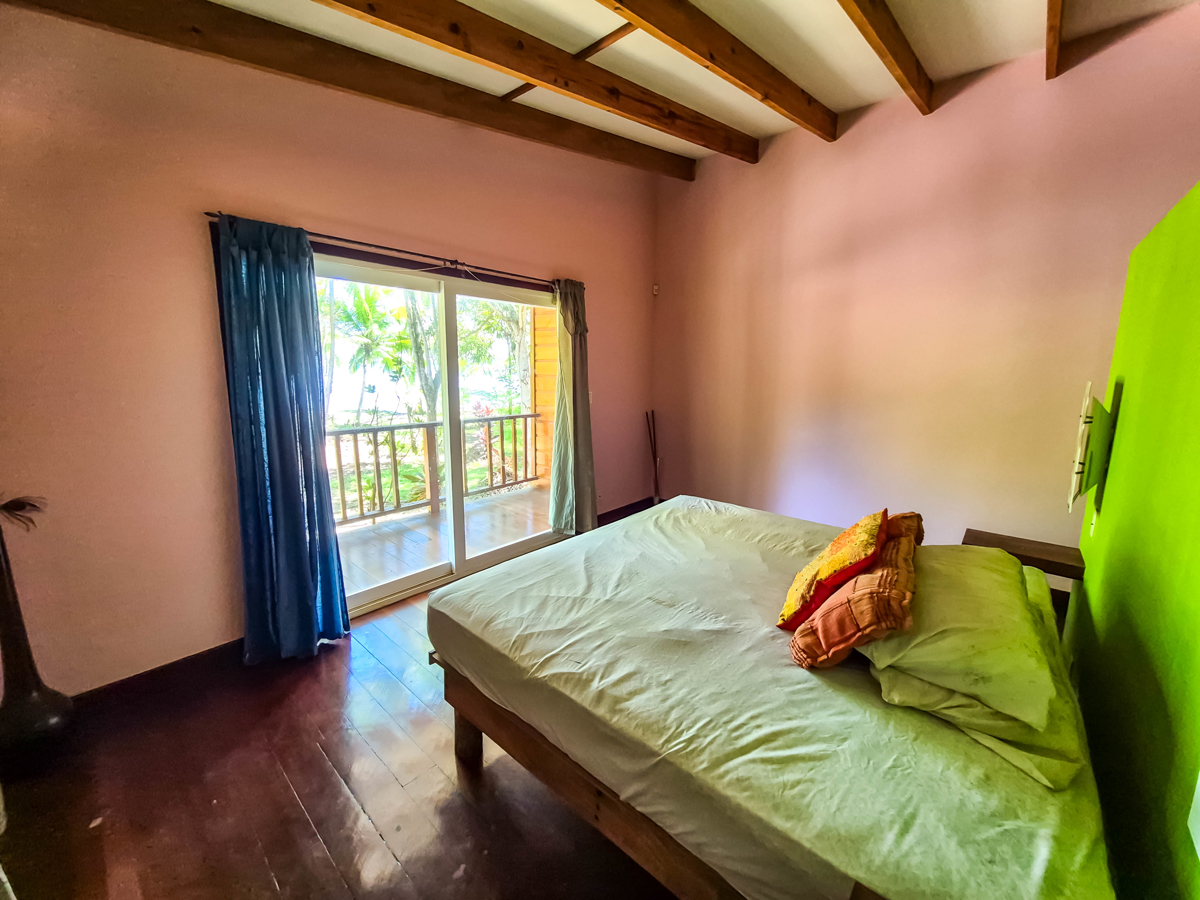 Titled Beachfront Home — Isla Carenero - 28