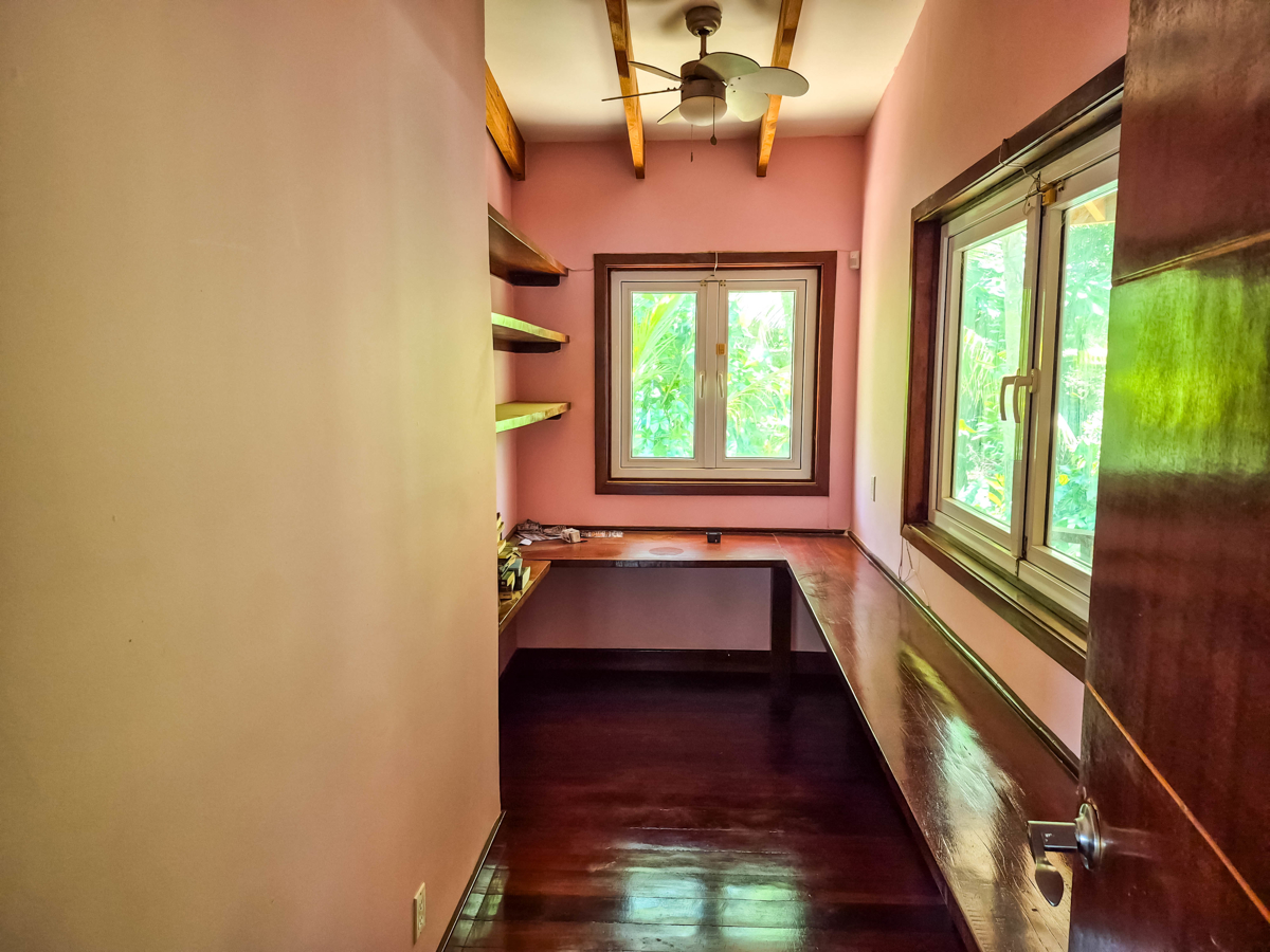 Titled Beachfront Home — Isla Carenero - 23
