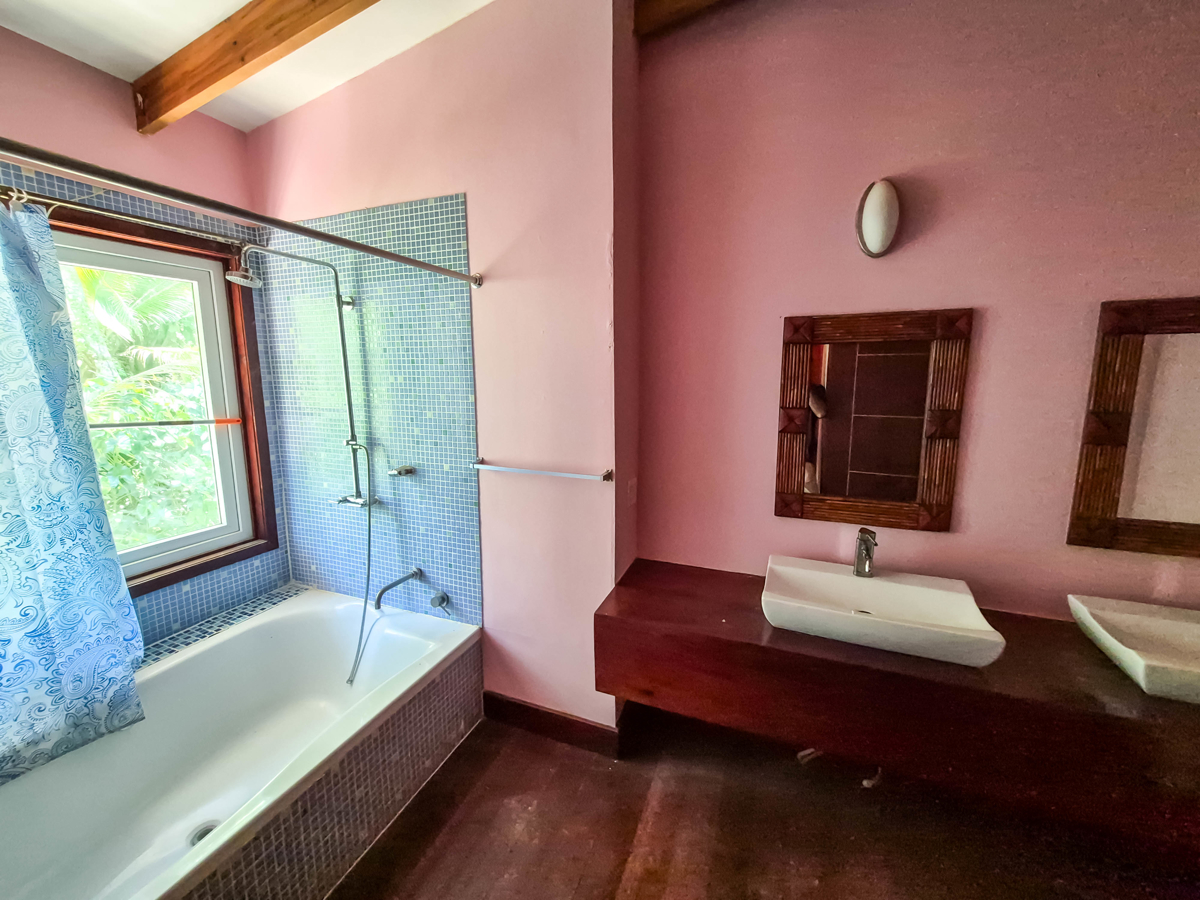 Titled Beachfront Home — Isla Carenero - 21