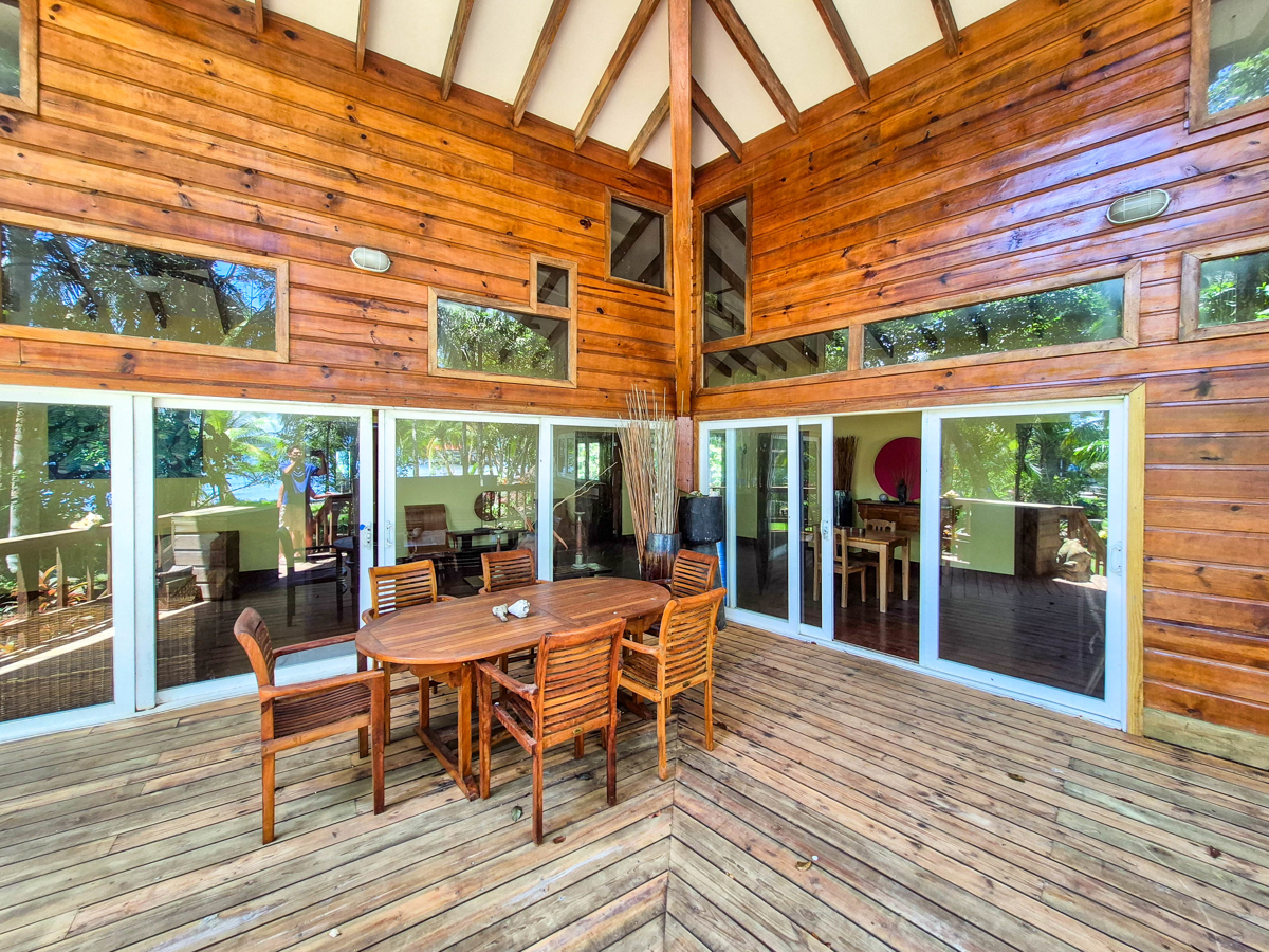 Titled Beachfront Home — Isla Carenero - 9