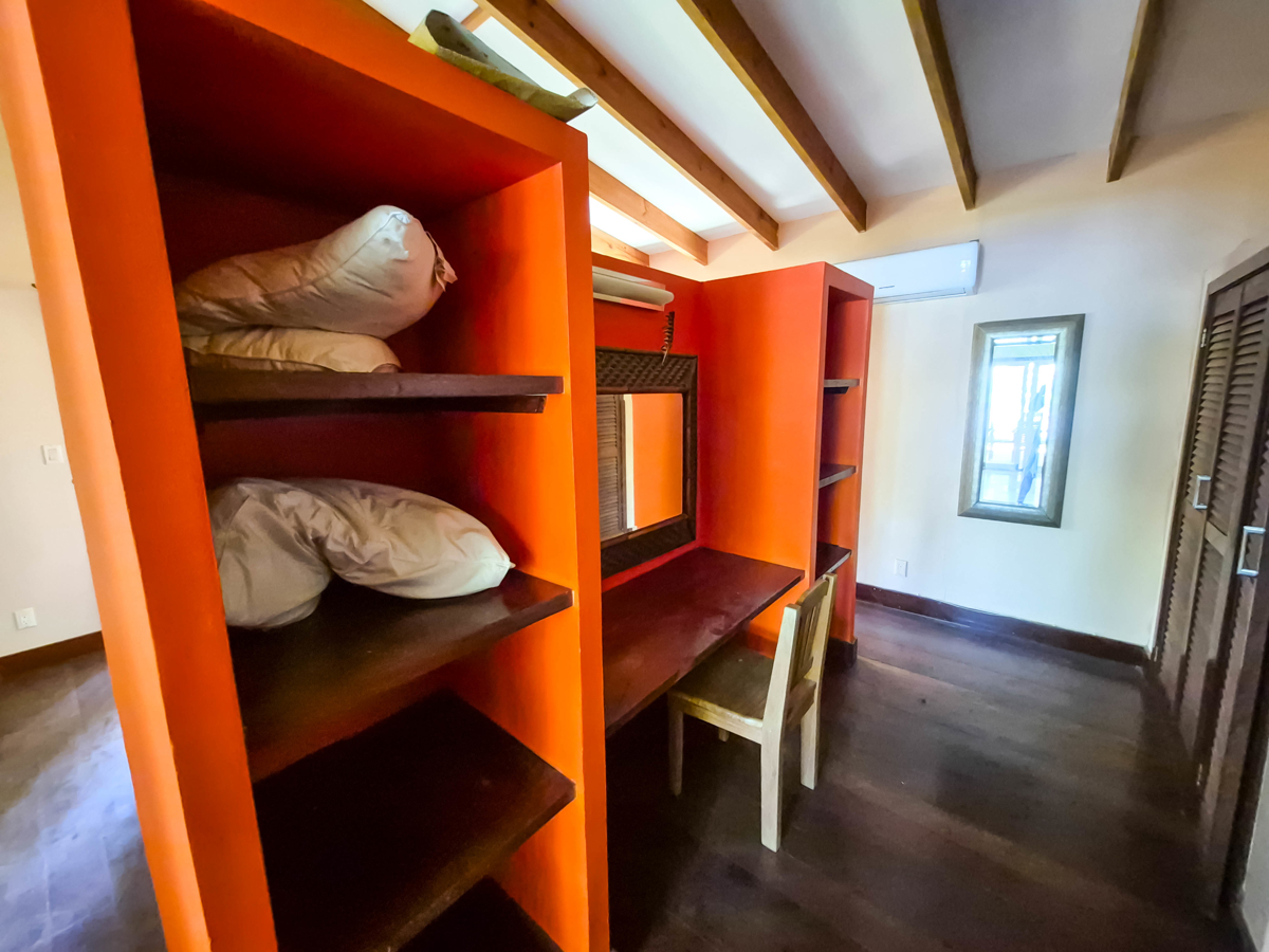 Titled Beachfront Home — Isla Carenero - 20