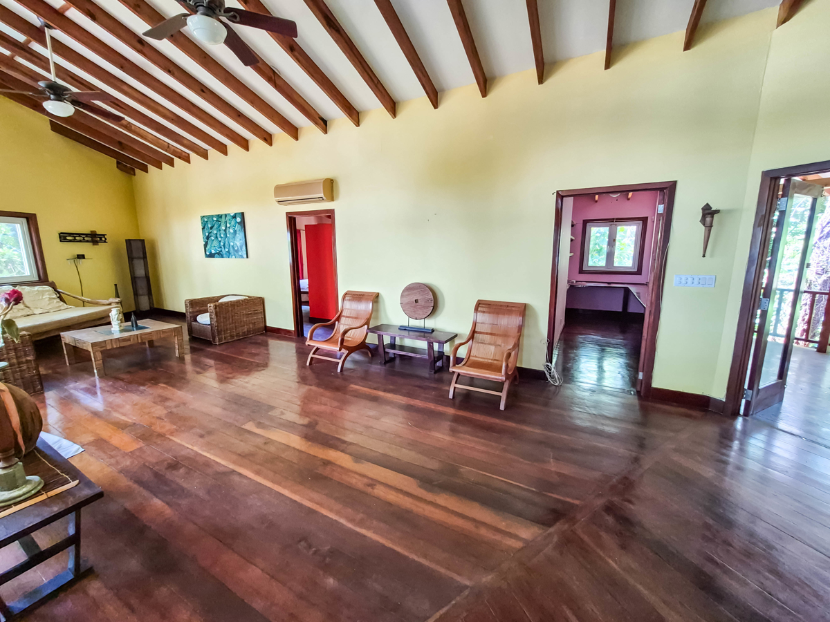 Titled Beachfront Home — Isla Carenero - 15