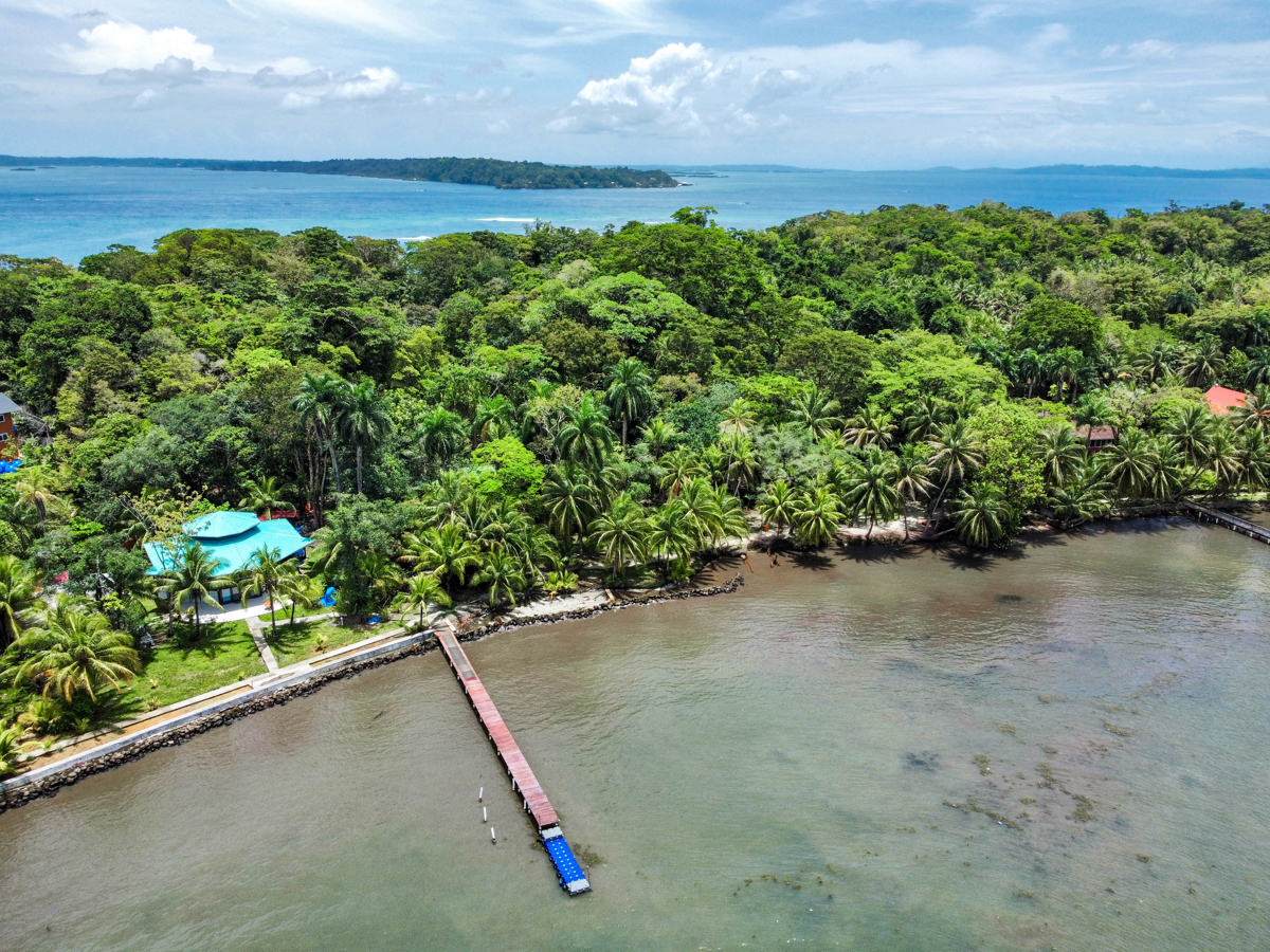 Titled Beachfront Home — Isla Carenero - 38