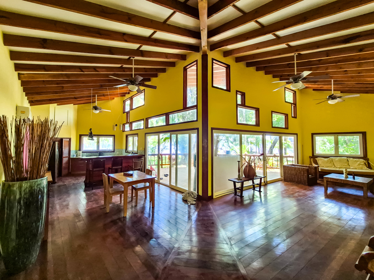 Titled Beachfront Home — Isla Carenero - 25