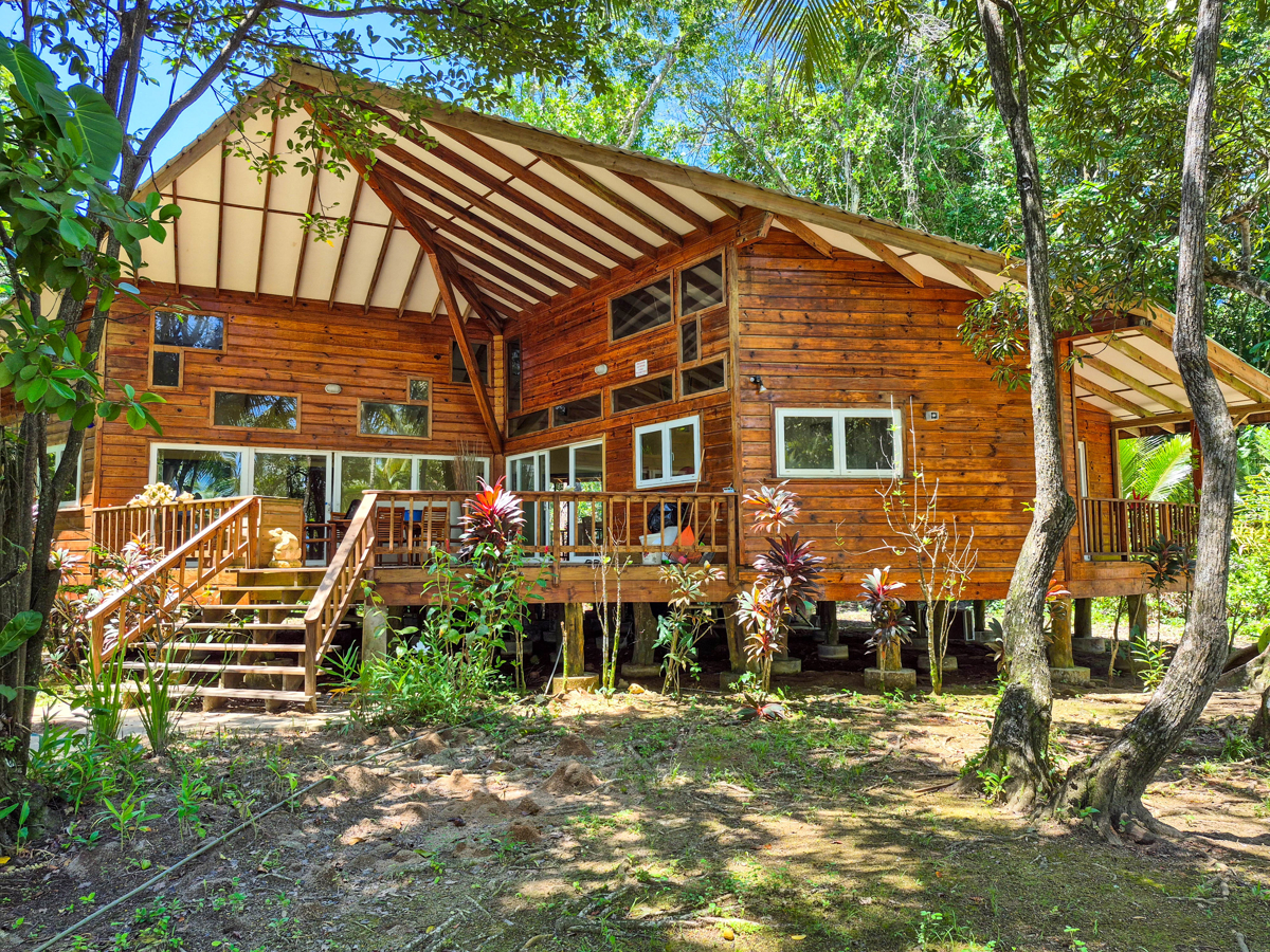 Titled Beachfront Home — Isla Carenero - 7
