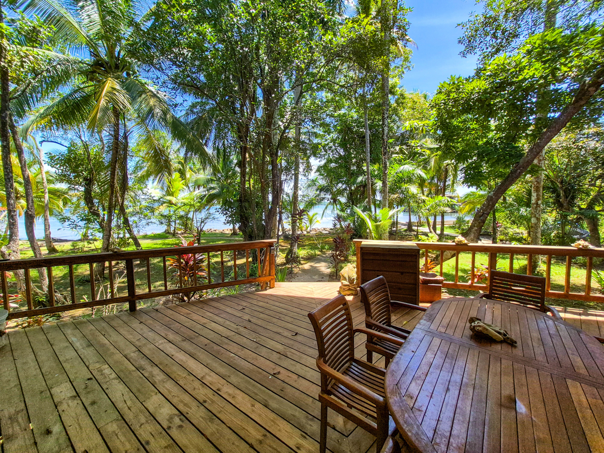 Titled Beachfront Home — Isla Carenero - 10
