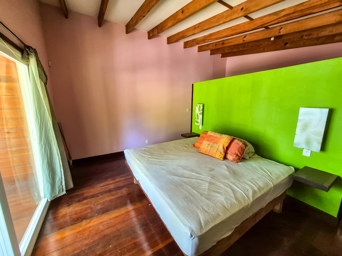 Titled Beachfront Home — Isla Carenero - 26