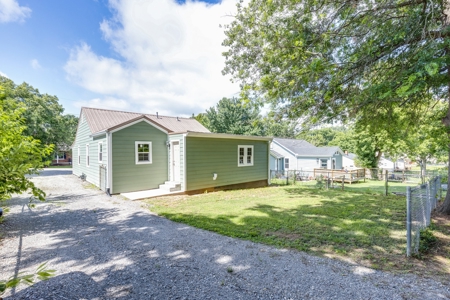 Home In Town for Sale in Maury County, Tennessee - image 27