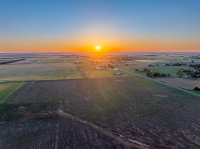 10 Acres on Land on Racetrack Road north of Altus Ok - image 1