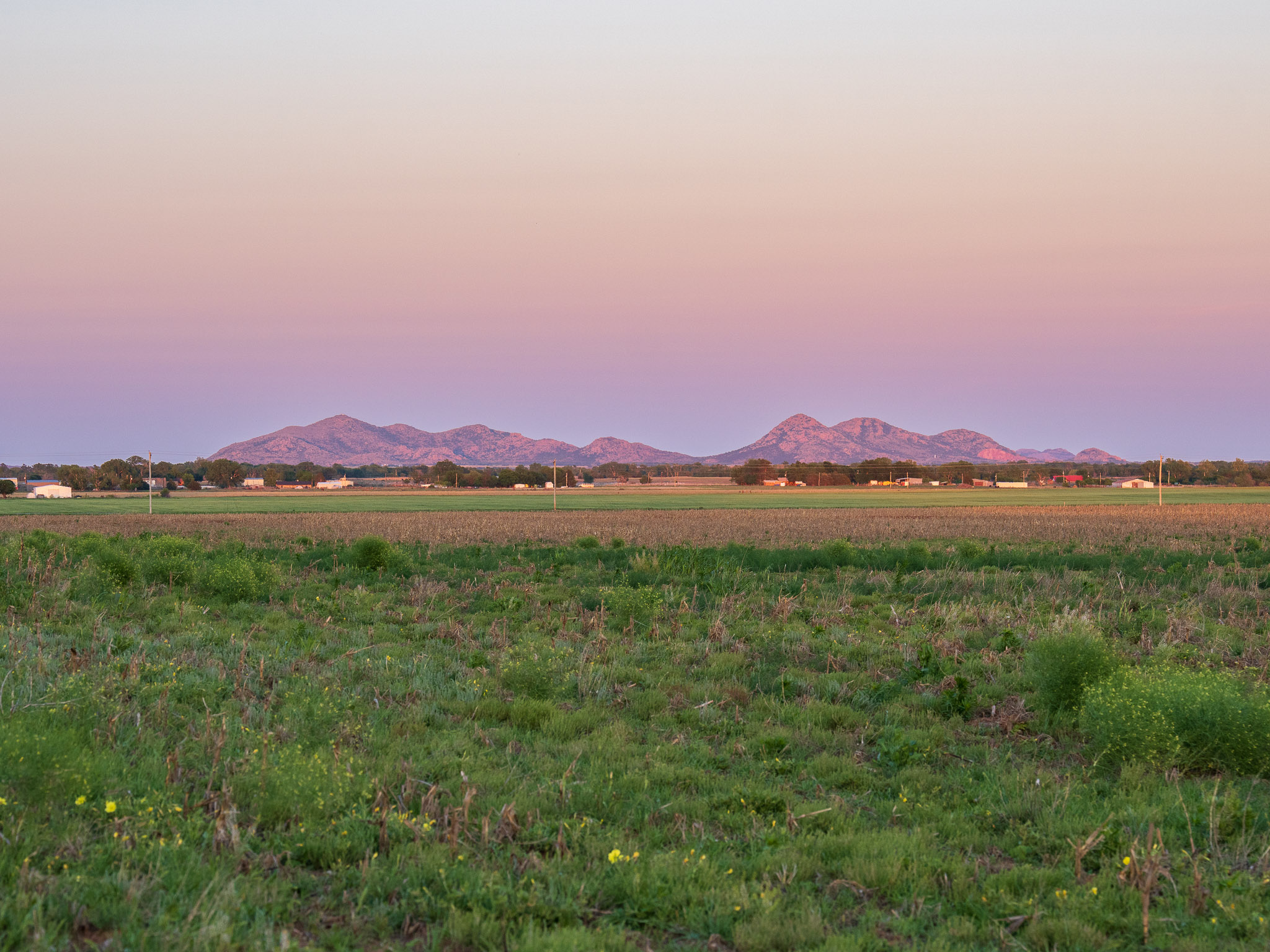 MOUNTAIN VIEWS TO NORTH AND EAST 