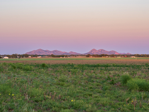 MOUNTAIN VIEWS TO NORTH AND EAST 