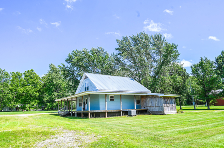 Country Home for Sale in Wheatland, Missouri - image 4