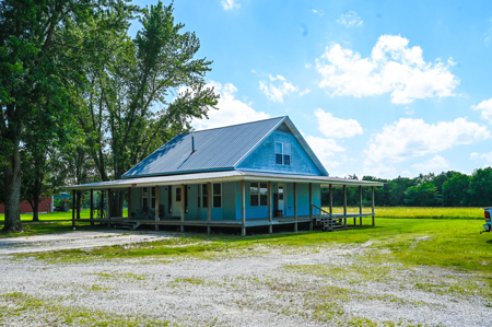 Country Home for Sale in Wheatland, Missouri - image 2