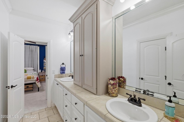 Clinton MS Home for Sale on 1.67 Acres with Pool