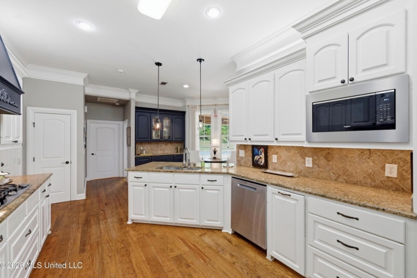 Clinton MS Home for Sale on 1.67 Acres with Pool