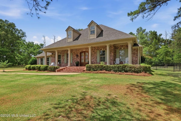 Clinton MS Home for Sale on 1.67 Acres with Pool