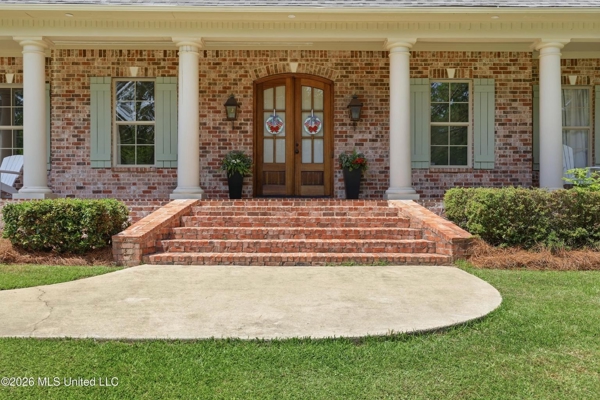 Clinton MS Home for Sale on 1.67 Acres with Pool