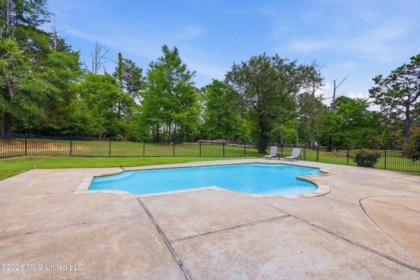 Clinton MS Home for Sale on 1.67 Acres with Pool